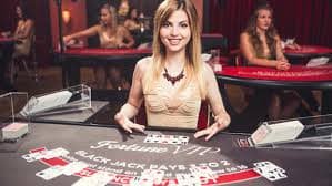 Antarmuka meja Lightning Baccarat di alasqq dengan dealer profesional